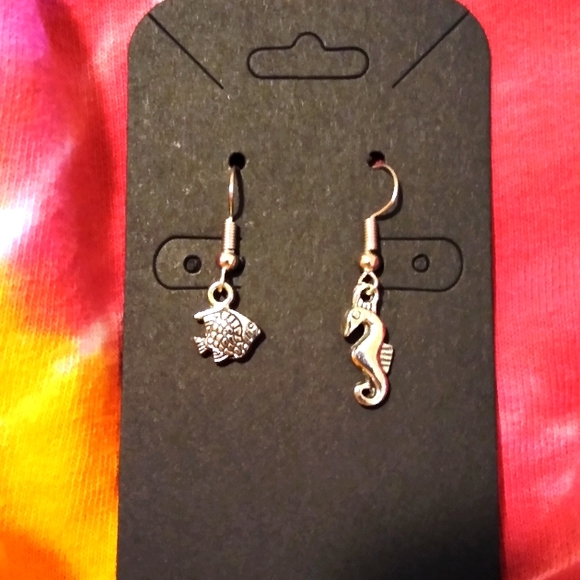 Handcrafted Mismatched Sea Creature Theme Earrings 🐠 - Picture 2 of 2